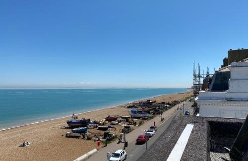 Deal Apartment | Sky Lounge - Beachfront top floor apartment with stunning veiws