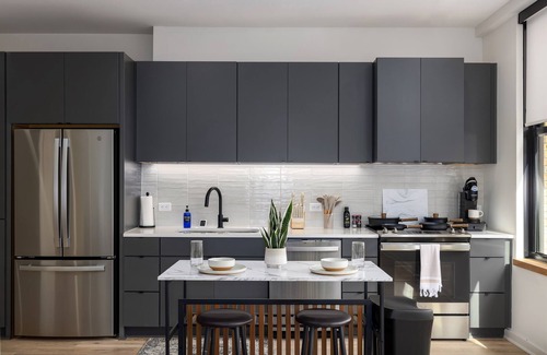 Central City Apartment | Sky Suite – Games/WiFi/Center of the City + Views