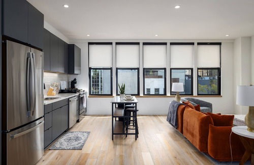 Central City Apartment | Sky Suite – Games/WiFi/Center of the City + Views