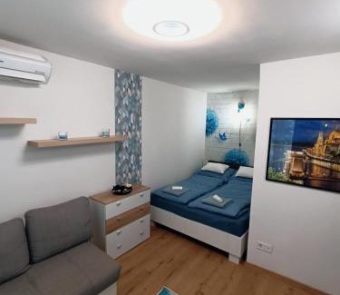 Csarnok negyed Apartment | SkyBlue Apartment