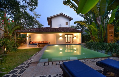 Unawatuna Villa | Skylight House - an airy private oasis 5 minutes to the beach!