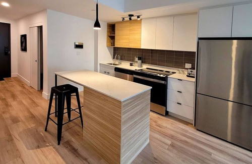 Downtown Montreal Apartment | Skyline 1BR with Pool, Workspace and Fire Lounge