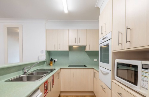 Nelson Bay Apartment | Skyline, 4,12 Thurlow Avenue - Unit with stunning views, air conditioning and Wi-Fi