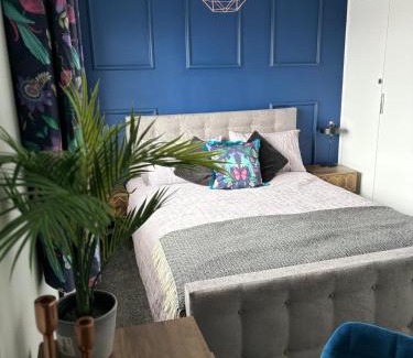 Edgbaston Apartment | Skyline Loft - Modern Private King Room with Ensuite