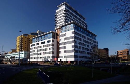 Basingstoke Apartment | Skyline Plaza by Viridian Apartments