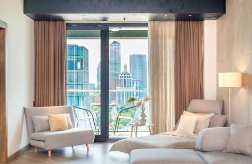 Old Boulevard Apartment | Skyline Supreme by Aesthaven