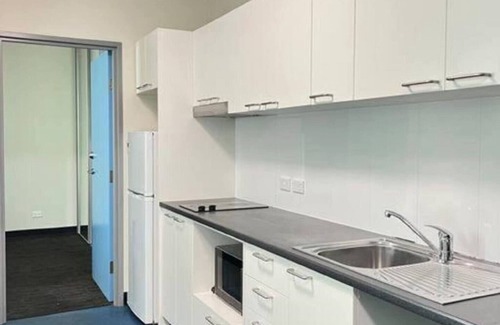 Adelaide Central Business District Apartment | Skyline View on Synagogue – Comfortable City Apartment in Adelaide's East End