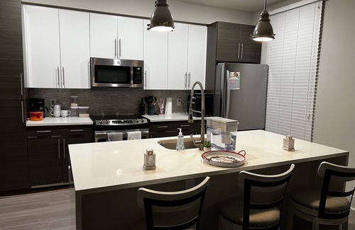 Home Park Apartment | Skyline Views and Sunsets over the Green. Walk to everywhere.