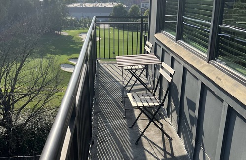 Home Park Apartment | Skyline Views and Sunsets over the Green. Walk to everywhere.