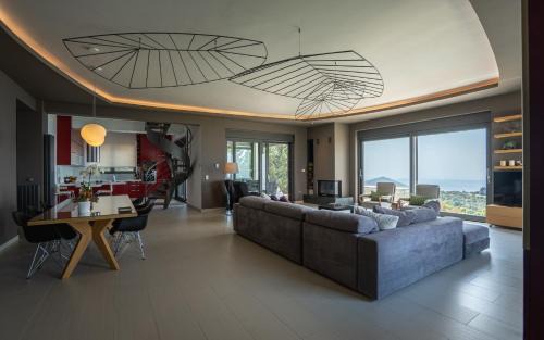 Pylaia-Chortiatis Villa | SKYLINE VILLA ESTATE The Luxury Mountain Experience