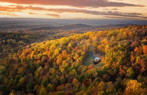 Front Royal Villa | Skyline Yurt: Hot Tub~Wood Stove~WiFi~EVcharger