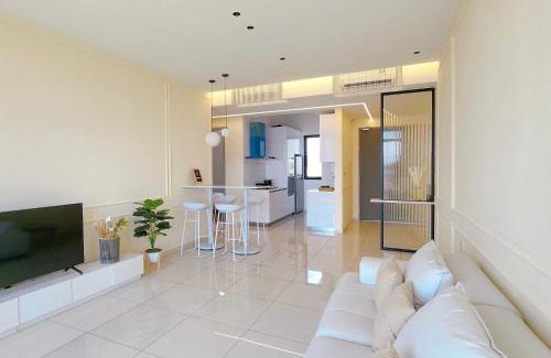 George Town Apartment | SkyPool with Seaview 8pax Beacon Executive Suites - Georgetown City Centre - 3km to Komtar