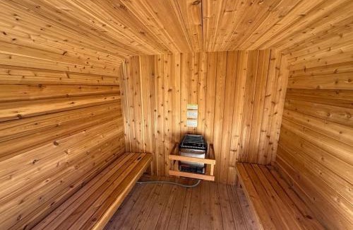 People's Freeway House | SLC Ski Lodge 2BR Townhome King Garage
