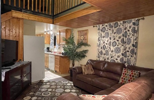Knik-Fairview Cabin | Sled Dog Cabin: Family, Pet Friendly Quiet Home in Wasilla