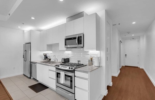 Downtown Tulsa Apartment | Sleek 1BR Near BOKCenter-Gym,Lounge,Balcony,PetOK
