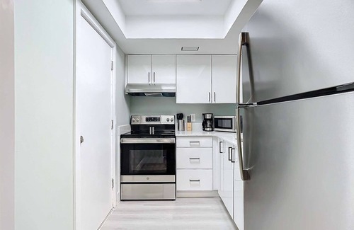 Lauderdale Harbours Condo | Sleek 1BR: Pool & Fashionable Design