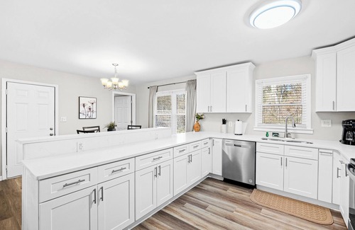 Stockbridge House | Sleek 3 BR home w/self check in Private!