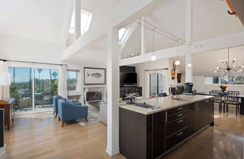 Solana Beach House | Sleek and Chic by the Beach