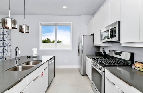 Reunion Hotel | Sleek Condo near Disney with Resort & Waterpark Access - B26-108