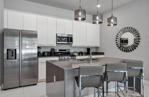 Reunion Condo | Sleek Condo near Disney and Resort & Waterpark Access - B42-149