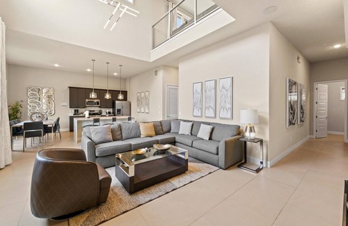Historic Downtown Kissimmee Condo | Sleek Condo with Pool Table near Disney with Resort & Waterpark Access - B26-208