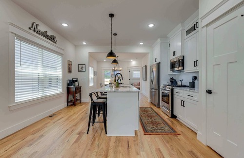 Cleveland Park House | Sleek & Convenient East Nashville Home