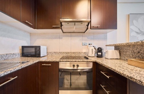 Bur Dubai Apartment | Sleek DIFC Studio: Perfect for Business & Leisure