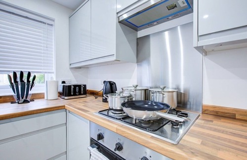 Colchester House | Sleek & Exquisite 3 Bedroom Home