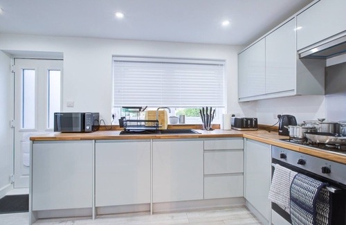 Colchester House | Sleek & Exquisite 3 Bedroom Home