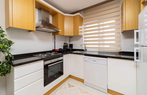 Konyaalti Apartment | Sleek Flat w Balcony 10 min to Coast in Konyaalti