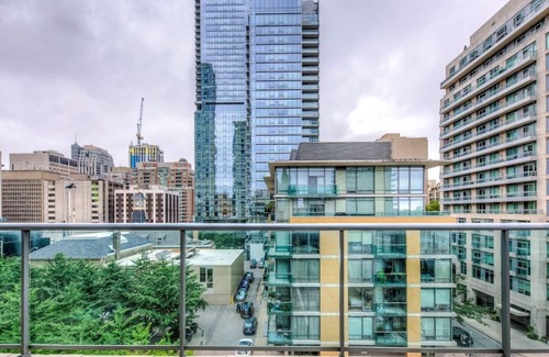Yorkville Apartment | Sleek Modern Yorkville Suite