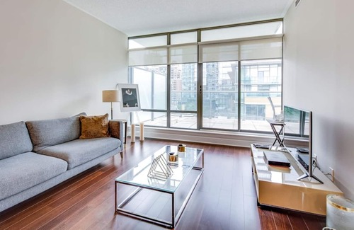 Yorkville Apartment | Sleek Modern Yorkville Suite