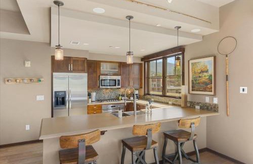 Downtown Steamboat Springs House | Sleek Mountain Retreat - Downtown - Summer AC