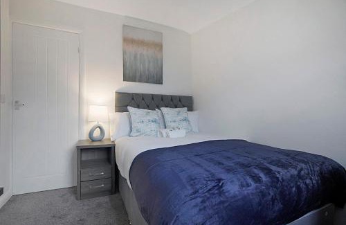 Middlesbrough Apartment | Sleek & Tranquil Corner on Durham Road, Sleeps 4