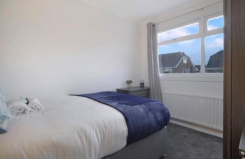 Middlesbrough Apartment | Sleek & Tranquil Corner on Durham Road, Sleeps 4
