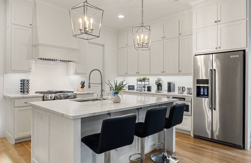 Dallas House | Sleep 16 - Mini Golf-Patio-Arcade-Pool Table & Fun - DAL - Easy Airport Access