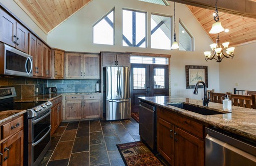Indian Point House | Sleep 36 - 16 King Beds - Indoor Pool - 3 min to SDC! -Vanessa's Vacation Homes