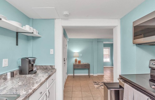 San Jacinto Apartment | Sleep a Group of 7 in this Spacious Galveston Studio - Minutes to Beach!