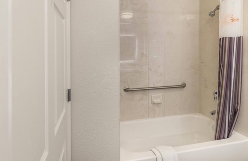 Arlington Hotel | Sleep by the Thrills: 2 Cozy Hotel Rooms Near Six Flags & AT&T Excitement!