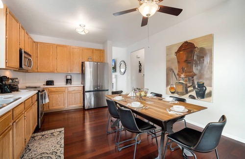 Centennial House | Sleepover in Centennial large backyard near everything. Pets Welcome