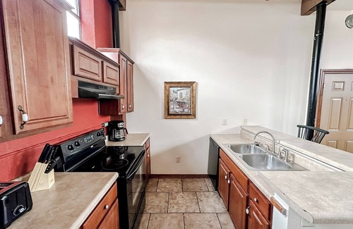 Springfield Apartment | Sleepover: Pristine 2BD/1BA Condo - Downtown Springfield