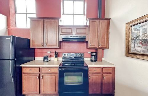 Springfield Apartment | Sleepover: Pristine 2BD/1BA Condo - Downtown Springfield