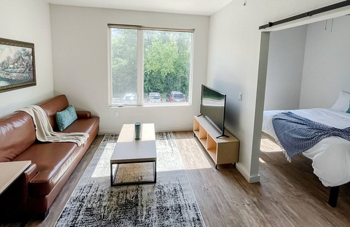 Bowling Green Apartment | Sleepover: Sleek 1BD/1BA - Bowling Green