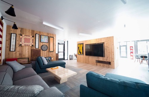 West Central Apartment | Sleepover: Spacious 1BD/1BA - Downtown Springfield