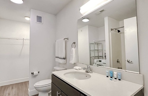 West Central Apartment | Sleepover: Spacious 1BD/1BA - Downtown Springfield