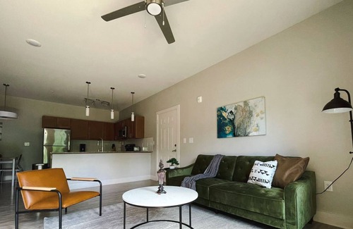 Rock Creek Apartment | Sleepover: Stunning 1BD/1BA + Gym - Little Rock