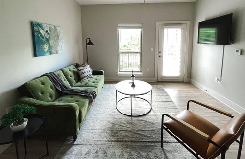 Rock Creek Apartment | Sleepover: Stunning 1BD/1BA + Gym - Little Rock