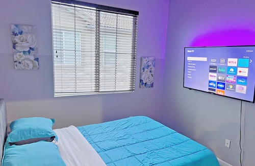 West Sacramento House | Sleeps 10 Centrally Located w/Theater Room