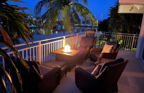 Marathon House | Sleeps 10 - Private house with 110’ of Deep Water Dockage, Pool, Hot Tub & more!