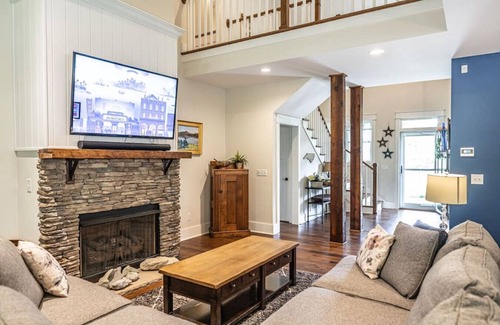 Whispering Pines House | Sleeps 10! Whispering Pines